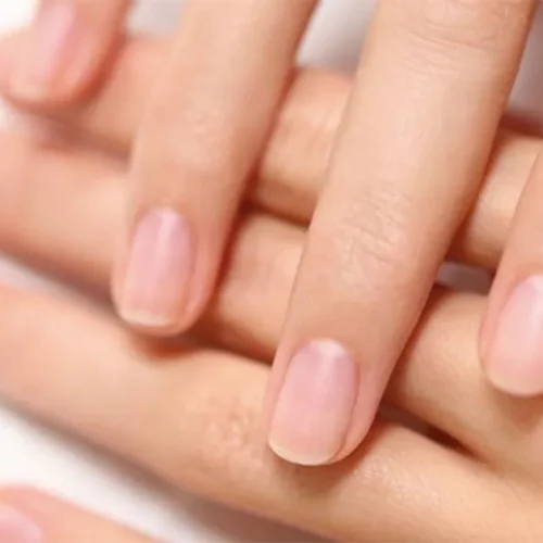 Retrouver-de-beaux-ongles-apres-une-manucure-en-gel-voici-l-erreur-que-nous-faisons-toutes-4 Retrouver-de-beaux-ongles-apres-une-manucure-en-gel-voici-l-erreur-que-nous-faisons-toutes-4